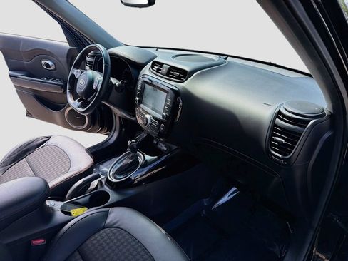 Used 2018 Kia Soul ! w/ Tech Package FWD image 33