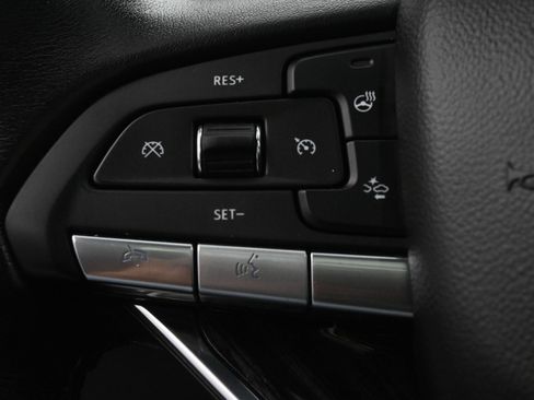 Used 2023 Cadillac XT6 Premium Luxury w/ Technology Package FWD image 24