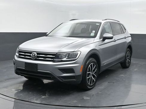 Used 2021 Volkswagen Tiguan SE image 3
