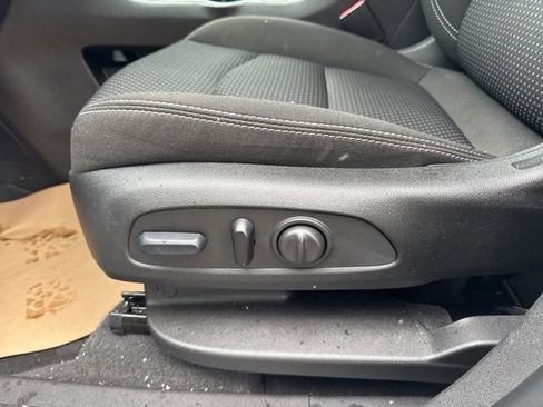 Used 2024 GMC Terrain SLE w/ Driver Convenience Package image 11