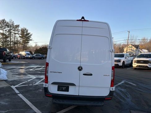 Used 2021 Mercedes-Benz Sprinter 2500 image 6