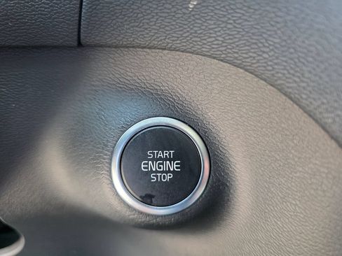 Used 2026 Volvo XC40 B5 Plus AWD/4WD image 19