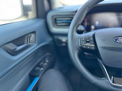 Used 2025 Ford Maverick Lobo image 5