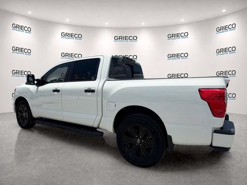Used 2024 Nissan Titan 4x4 Crew Cab image 5