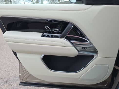 New 2026 Land Rover Range Rover SE image 27
