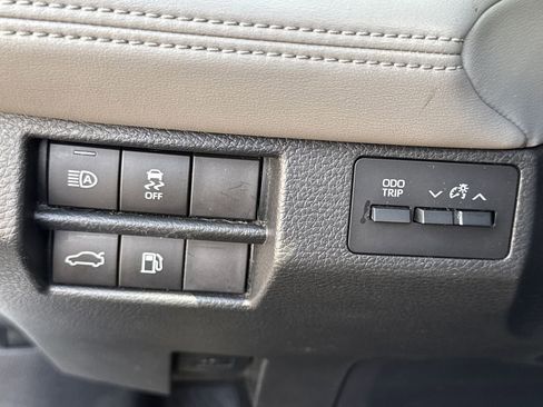 Used 2019 Toyota Avalon XLE w/ Moonroof Package image 24