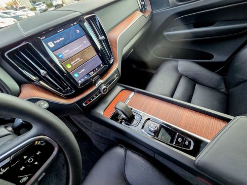 Used 2024 Volvo XC60 B5 Plus image 12