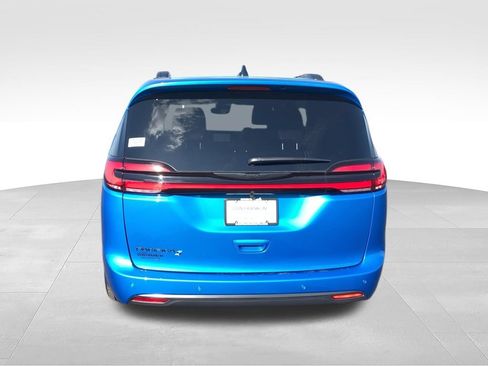 New 2026 Chrysler Pacifica Select FWD image 7