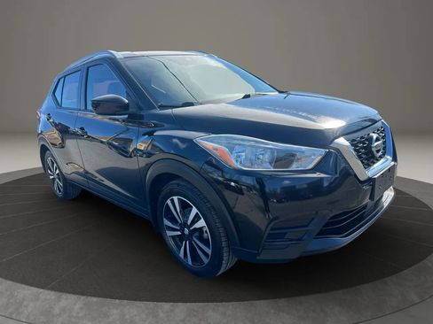 Used 2020 Nissan Kicks SV image 3