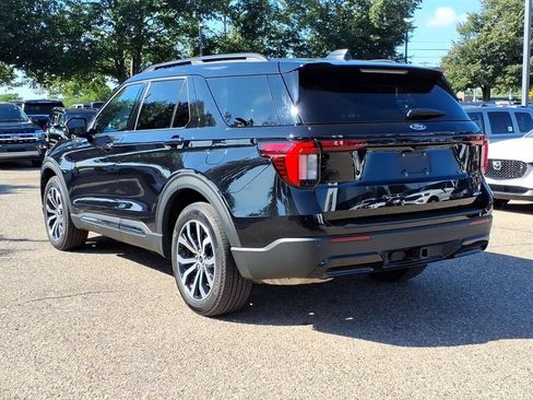Used 2025 Ford Explorer ST-Line AWD/4WD image 3