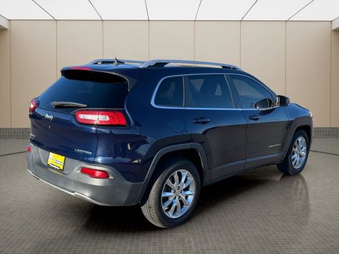 Used 2016 Jeep Cherokee Limited image 3