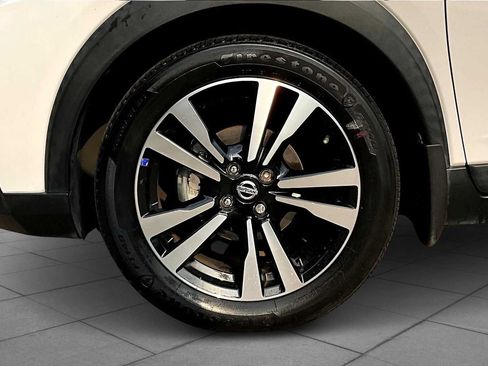 Used 2020 Nissan Kicks SR FWD image 10