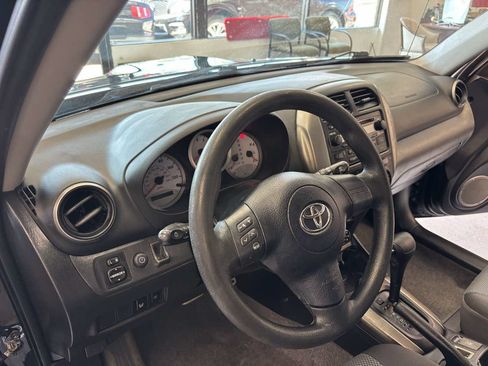 Used 2005 Toyota RAV4 2WD image 10