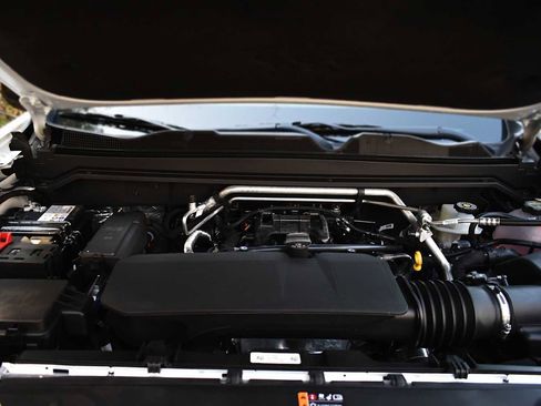 Used 2026 Chevrolet Colorado Z71 w/ Technology Package AWD/4WD image 29