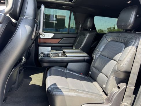 Used 2020 Lincoln Navigator L Reserve w/ Luxury Package AWD/4WD image 33