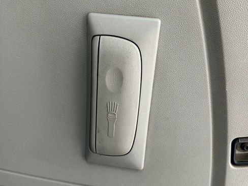 Used 2014 Chrysler Town & Country Touring image 13