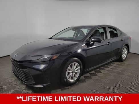 Used 2025 Toyota Camry LE w/ Convenience Package FWD image 3