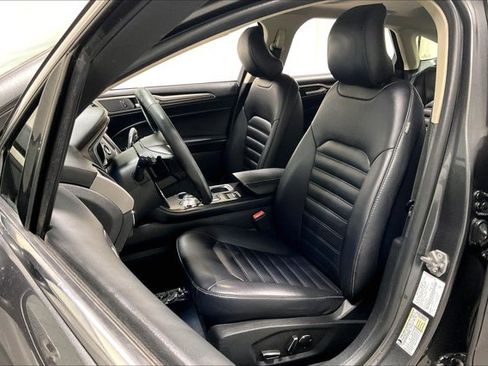 Used 2019 Ford Fusion SEL image 25