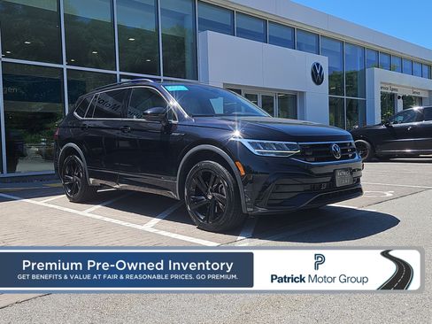 Certified 2024 Volkswagen Tiguan SE R-Line AWD/4WD image 1