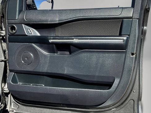 Used 2019 Ford Expedition XLT image 28