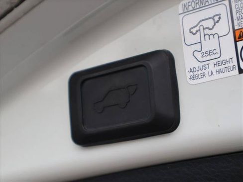 Used 2018 Toyota RAV4 SE w/ Power Extra Value Package AWD/4WD image 7