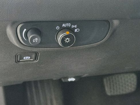 Used 2024 GMC Terrain SLE FWD image 16
