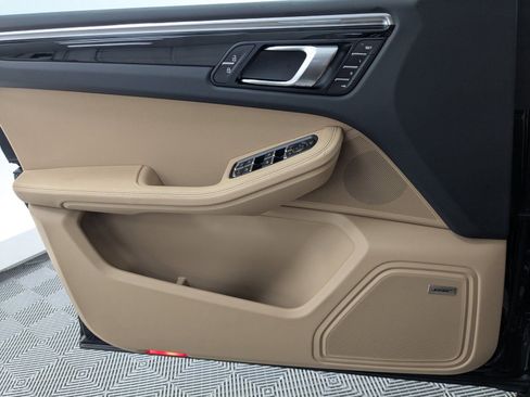 New 2026 Porsche Macan image 22