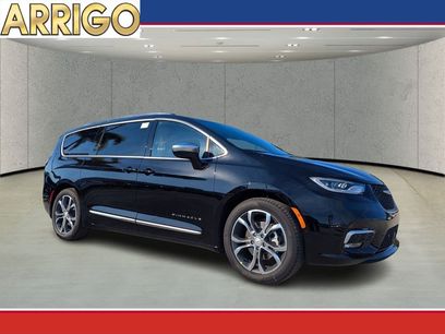 New 2026 Chrysler Pacifica Pinnacle w/ Trailer Tow Group