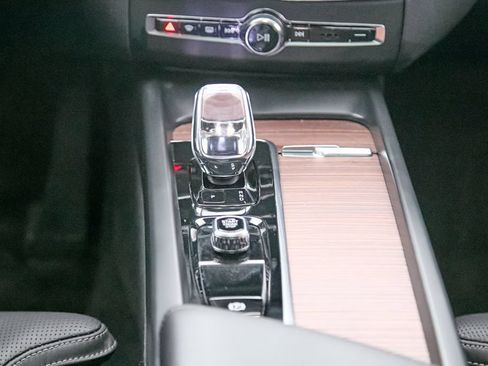 Certified 2023 Volvo XC60 B6 Ultimate w/ Climate Package AWD/4WD image 32