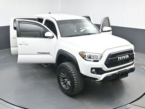 Used 2019 Toyota Tacoma TRD Off-Road w/ Technology Package AWD/4WD image 47