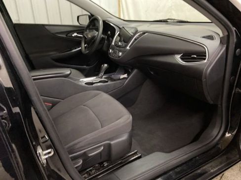 Used 2020 Chevrolet Malibu LT image 19