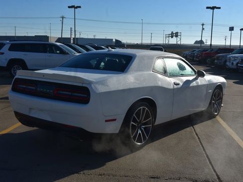Used 2022 Dodge Challenger R/T w/ Plus Package image 5