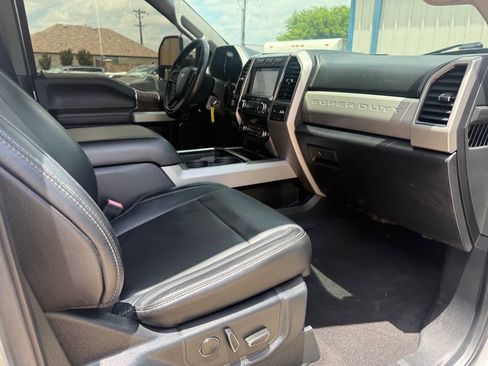 Used 2019 Ford F250 Lariat w/ Lariat Value Package AWD/4WD image 16
