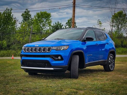 Used 2023 Jeep Compass Limited AWD/4WD image 8