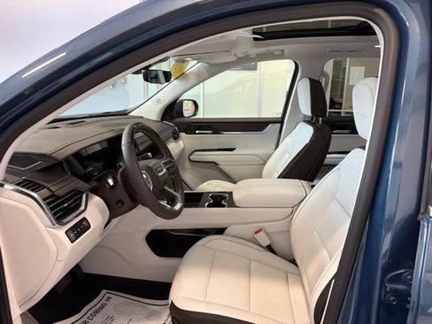 Used 2026 GMC Acadia Denali w/ Super Cruise Package AWD/4WD image 14