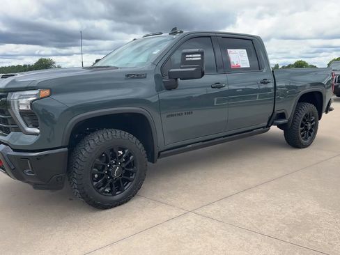 Used 2026 Chevrolet Silverado 2500 LTZ w/ LTZ Plus Package AWD/4WD image 3