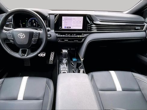 Used 2025 Toyota Camry SE FWD image 16