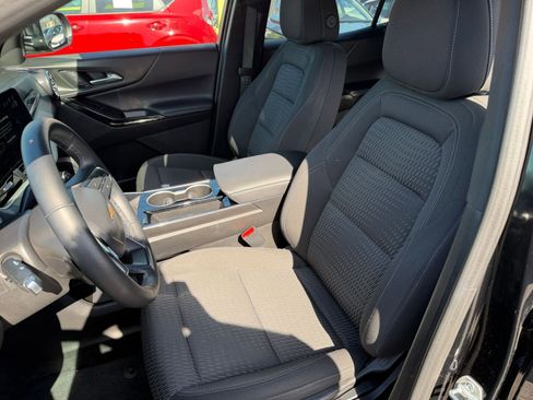 Used 2025 Chevrolet Equinox LT image 36