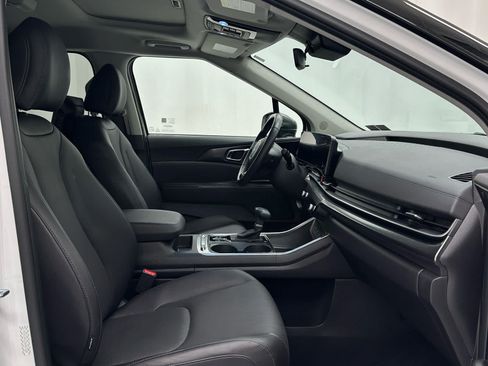 Used 2025 Kia Carnival SX FWD image 19