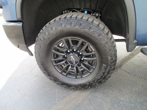 Used 2024 Chevrolet Silverado 2500 ZR2 w/ Technology Package AWD/4WD image 15