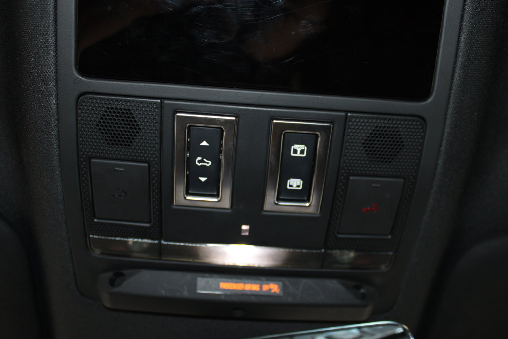 Used 2025 Land Rover Defender 110 S AWD/4WD image 45
