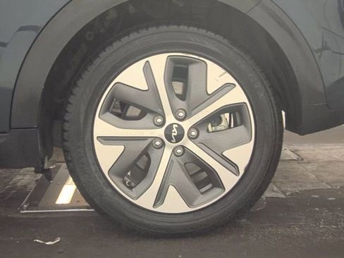 Used 2022 Kia Niro EX w/ Cold Weather Package image 9