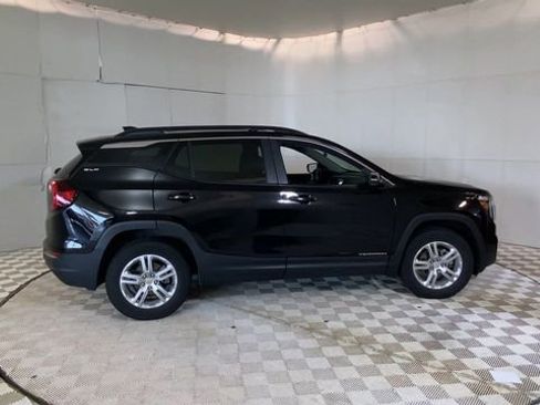 Used 2024 GMC Terrain SLE w/ Driver Convenience Package AWD/4WD image 9