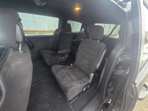 Used 2014 Dodge Grand Caravan SE image 12