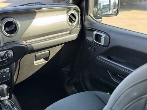 Used 2021 Jeep Wrangler Unlimited Sahara AWD/4WD image 15