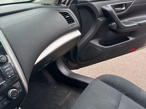 Used 2015 Nissan Altima 2.5 SV w/ Convenience Package FWD image 6