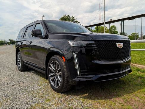 Used 2021 Cadillac Escalade Sport w/ Driver Assist Tech Package AWD/4WD image 3