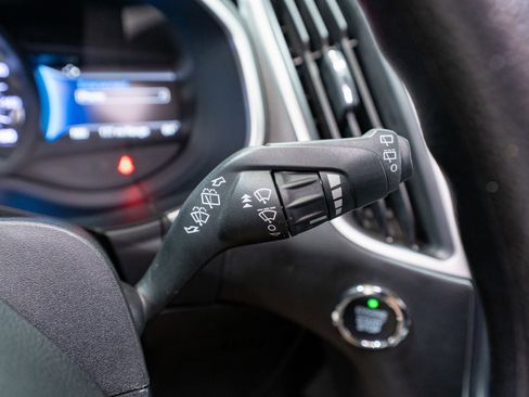 Used 2021 Ford Edge SE image 25