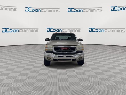 Used 2003 GMC Sierra 2500 SLT w/ SLT Preferred Equipment Group image 3