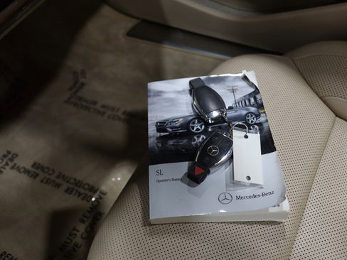 Used 2013 Mercedes-Benz SL 550 w/ Premium Pkg image 30